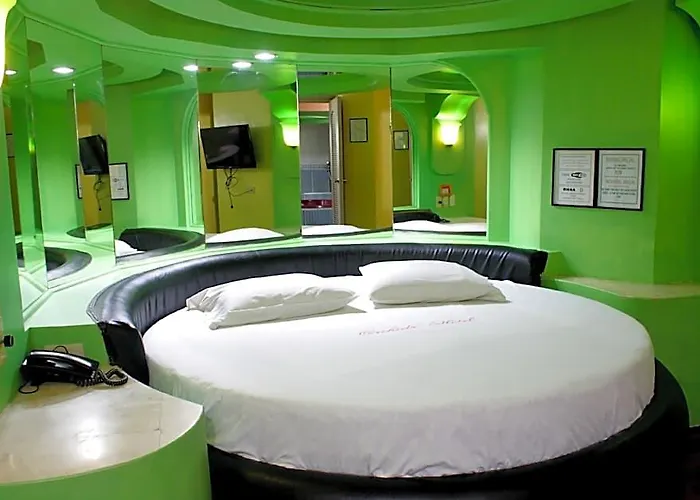 Hotel Orchids Drive 3*